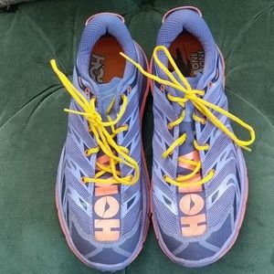 Trail running sneakers